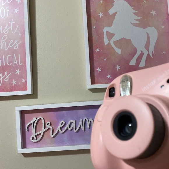 Pink camera - Picture 2 of 2